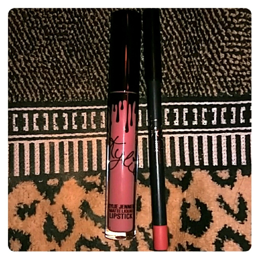 Kylie Jenner Koko K  Liner & liquid lipstick set